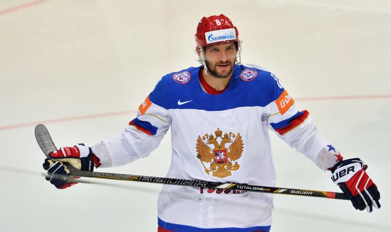 Нападающий сборной России Александр Овечкин Нападающий сборной России Александр Овечкин