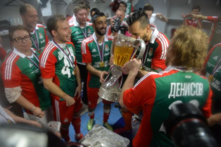 Футболисты Локомотива в раздевалке после победы в финальном матче Кубка России