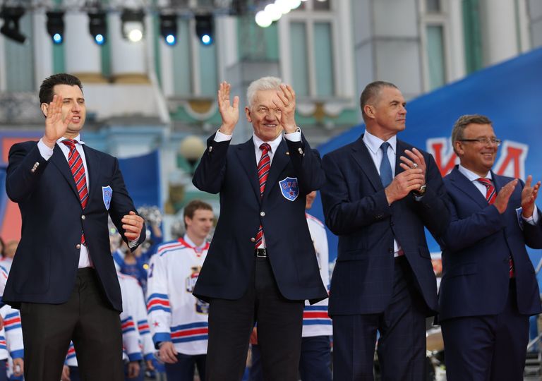 Роман Ротенберг, Геннадий Тимченко, Александр Медведев и Игорь Захаркин (слева направо) Роман Ротенберг, Геннадий Тимченко, Александр Медведев и Игорь Захаркин (слева направо)