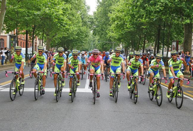 Велогонщики команды Tinkoff-Saxo