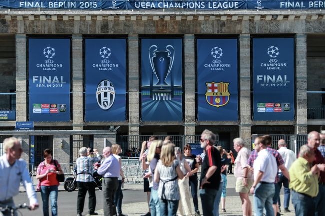 Олимпийский стадион в Берлине (Olympiastadion Berlin), где пройдет Финал Лиги чемпионов УЕФА 2014/15 между ФК Ювентус (Италия, Турин) и ФК Барселона (Испания, Барселона) Олимпийский стадион в Берлине (Olympiastadion Berlin), где пройдет Финал Лиги чемпионов УЕФА 2014/15 между ФК Ювентус (Италия, Турин) и ФК Барселона (Испания, Барселона)