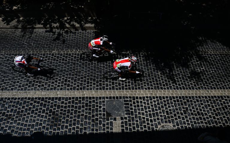 Спортсменки на дистанции шоссейной велогонки среди женщин на I Европейских играх в Баку Спортсменки на дистанции шоссейной велогонки среди женщин на I Европейских играх в Баку