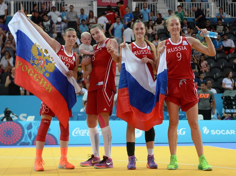 Игроки сборной России по баскетболу 3х3 Анна Лешковцева, Татьяна Видмер, Татьяна Петрушина и Мария Черепанова (слева направо) Игроки сборной России по баскетболу 3х3 Анна Лешковцева, Татьяна Видмер, Татьяна Петрушина и Мария Черепанова (слева направо)