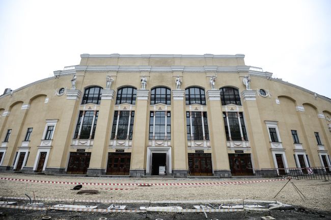 Фасад стадиона Центральный в Екатеринбурге Фасад стадиона Центральный в Екатеринбурге