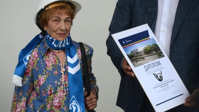 Вдова футболиста Льва Яшина Валентина Яшина на церемонии подписания соглашения о присвоении стадиону Динамо имени Льва Яшина Вдова футболиста Льва Яшина Валентина Яшина на церемонии подписания соглашения о присвоении стадиону Динамо имени Льва Яшина