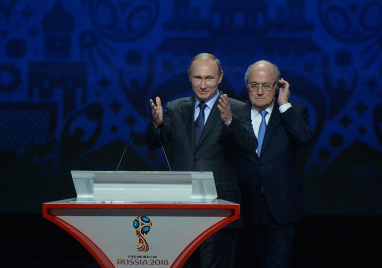 Президент России Владимир Путин (слева) и глава Международной федерации футбола (ФИФА) Йозеф Блаттер Президент России Владимир Путин (слева) и глава Международной федерации футбола (ФИФА) Йозеф Блаттер