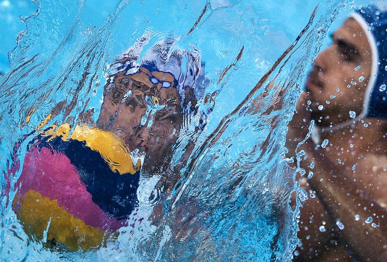 Слева направо: Иван Нагаев (Россия) и Франческо Фульвио (Италия) в матче первого предварительного раунда по водному поло среди мужчин между сборными России и Италии Слева направо: Иван Нагаев (Россия) и Франческо Фульвио (Италия) в матче первого предварительного раунда по водному поло среди мужчин между сборными России и Италии