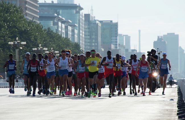 Спортсмены во время марафона на чемпионате мира по легкой атлетике