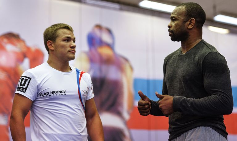 Американский боксер Рой Джонс-младший (справа) и чемпион мира по версии WBA во втором среднем весе Федор Чудинов Американский боксер Рой Джонс-младший (справа) и чемпион мира по версии WBA во втором среднем весе Федор Чудинов