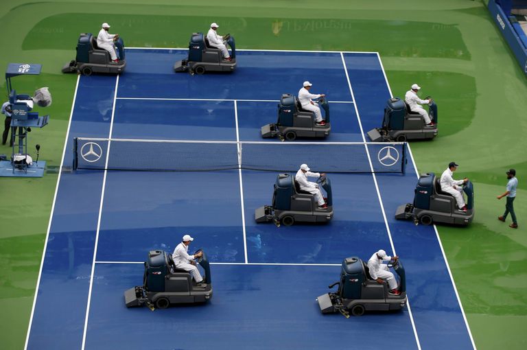 Подготовка корта к финальному матчу мужского финала U.S. Open - 2015