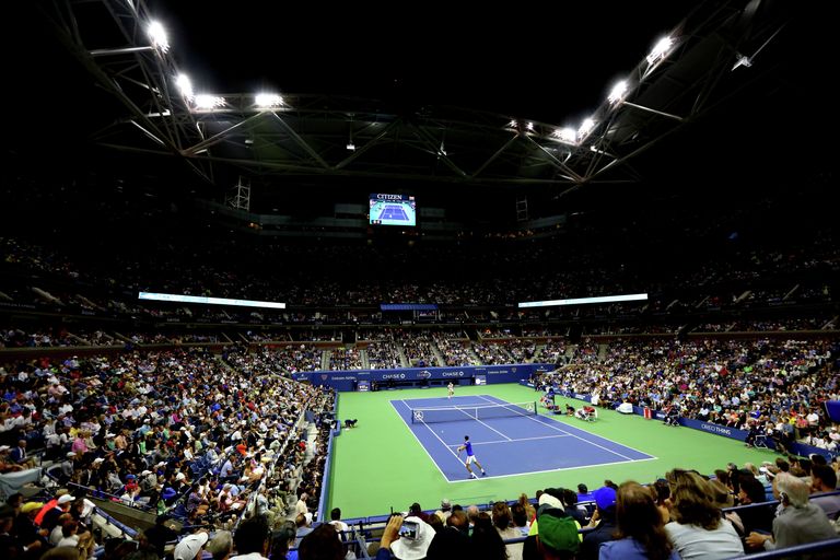 Вид на корт во время финального матча US Open-2015 между Новаком Джоковичем и Роджером Федерером