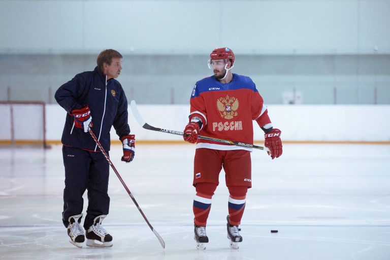 Олег Знарок (слева) и Вячеслав Войнов Олег Знарок (слева) и Вячеслав Войнов