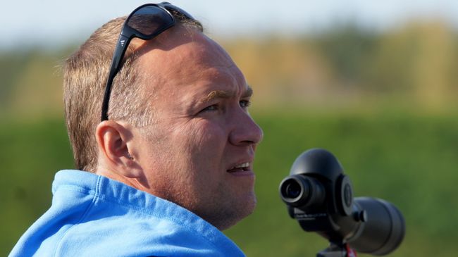 Тренер Сергей Коновалов на чемпионате России по летнему биатлону Тренер Сергей Коновалов на чемпионате России по летнему биатлону