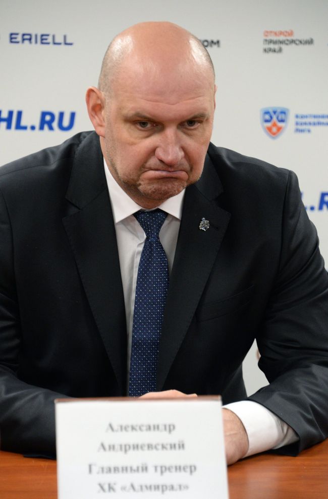 Главный тренер Адмирала Александр Андриевский Главный тренер Адмирала Александр Андриевский