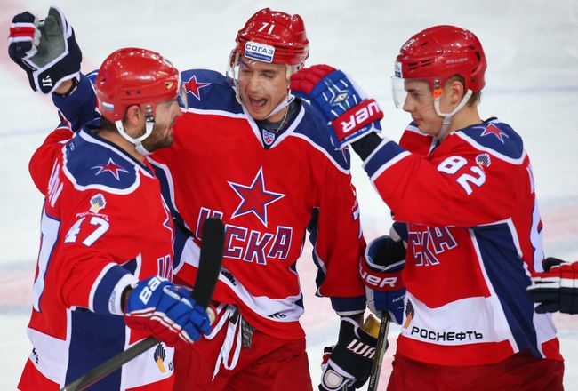 Игроки ХК ЦСКА Александр Радулов, Геннадий Столяров и Кирилл Воробьёв (слева направо) Игроки ХК ЦСКА Александр Радулов, Геннадий Столяров и Кирилл Воробьёв (слева направо)