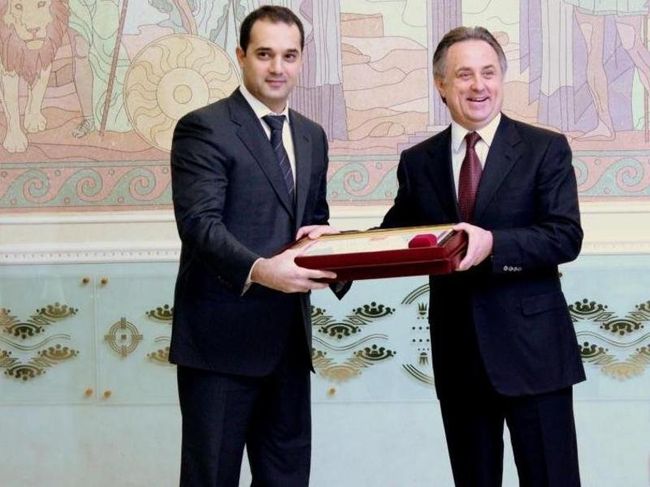 Президент АМФР Эмиль Алиев и президент РФС Виталий Мутко (слева направо) Президент АМФР Эмиль Алиев и президент РФС Виталий Мутко (слева направо)