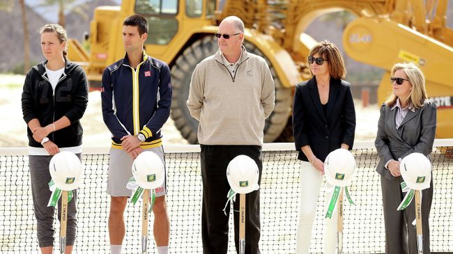 Исполнительный директор WTA Стив Саймон (в центре)