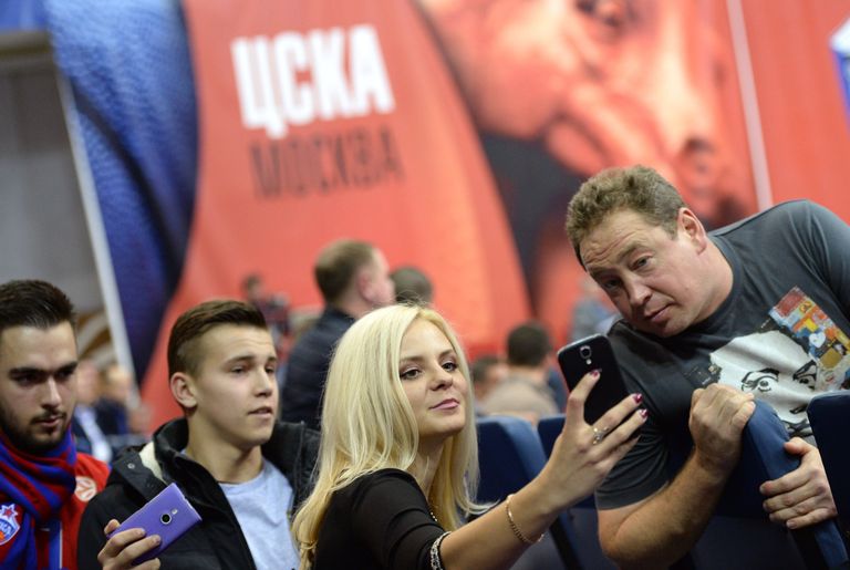 Главный тренер ПФК ЦСКА Леонид Слуцкий (справа) Главный тренер ПФК ЦСКА Леонид Слуцкий (справа)