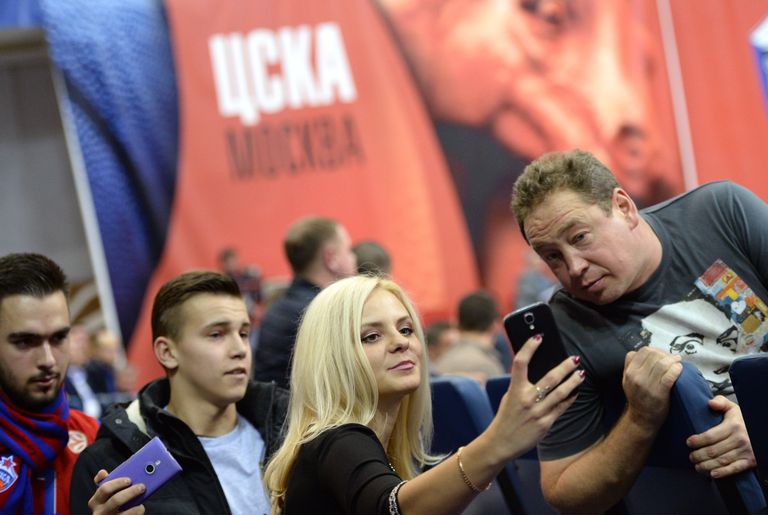 Главный тренер ПФК ЦСКА Леонид Слуцкий (справа) Главный тренер ПФК ЦСКА Леонид Слуцкий (справа)
