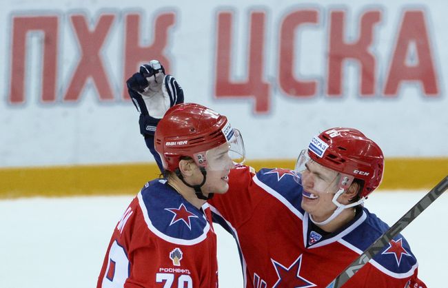 Форварды ЦСКА Максим Мамин (слева) и Никита Квартальнов Форварды ЦСКА Максим Мамин (слева) и Никита Квартальнов