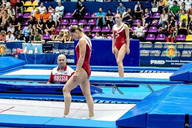 Яна Павлова (на первом плане) Яна Павлова (на первом плане)