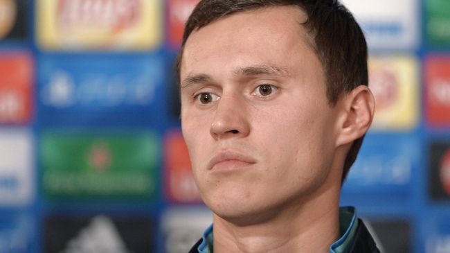 Полузащитник Зенита Александр Рязанцев Полузащитник Зенита Александр Рязанцев