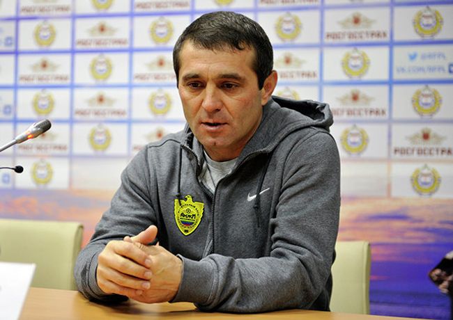 Главный тренер ФК Анжи Руслан Агаларов