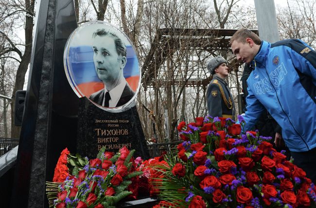Открытие памятника легендарному хоккейному тренеру Виктору Тихонову