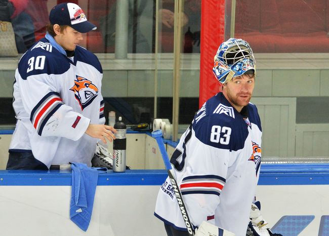 Вратари Металлурга Илья Самсонов (слева) и Василий Кошечкин Вратари Металлурга Илья Самсонов (слева) и Василий Кошечкин