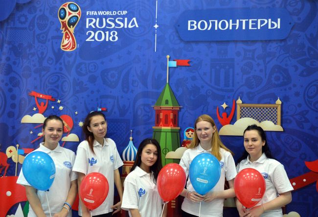Девушки на открытии волонтерского центра чемпионата мира по футболу 2018 в Казани Девушки на открытии волонтерского центра чемпионата мира по футболу 2018 в Казани