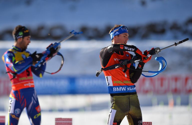 Симон Шемпп (справа) Симон Шемпп (справа)