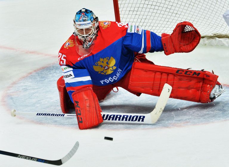 Вратарь сборной России Алексей Мурыгин