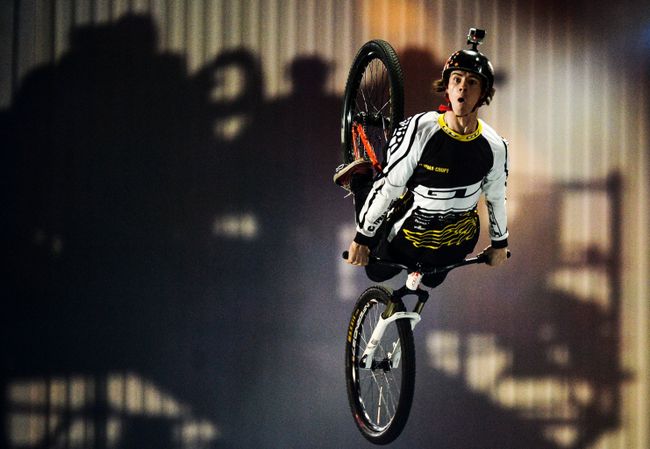 Участник фестиваля выступает в дисциплине BMX и MTB