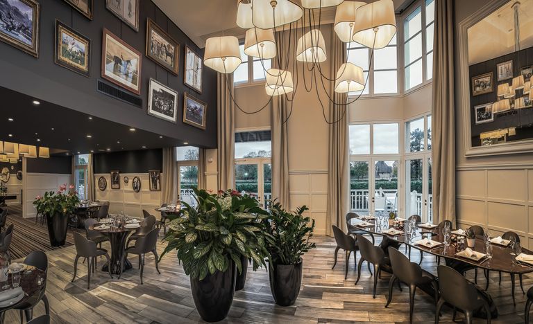 Внутреннее убранство отеля Renaissance Paris Hippodrome de St.Cloud Hotel Внутреннее убранство отеля Renaissance Paris Hippodrome de St.Cloud Hotel