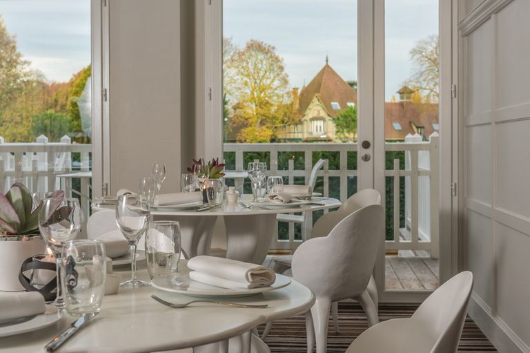 Внутреннее убранство отеля Renaissance Paris Hippodrome de St.Cloud Hotel Внутреннее убранство отеля Renaissance Paris Hippodrome de St.Cloud Hotel