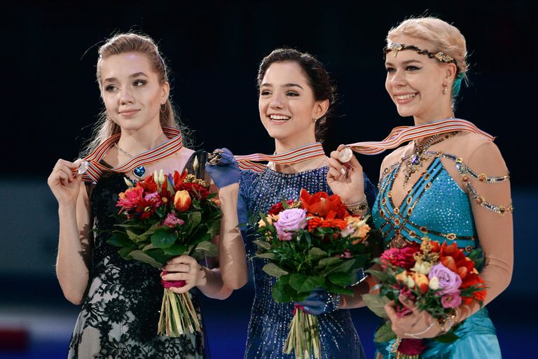 Елена Радионова (Россия), Евгения Медведева (Россия) и Анна Погорилая (Россия) (слева направо)