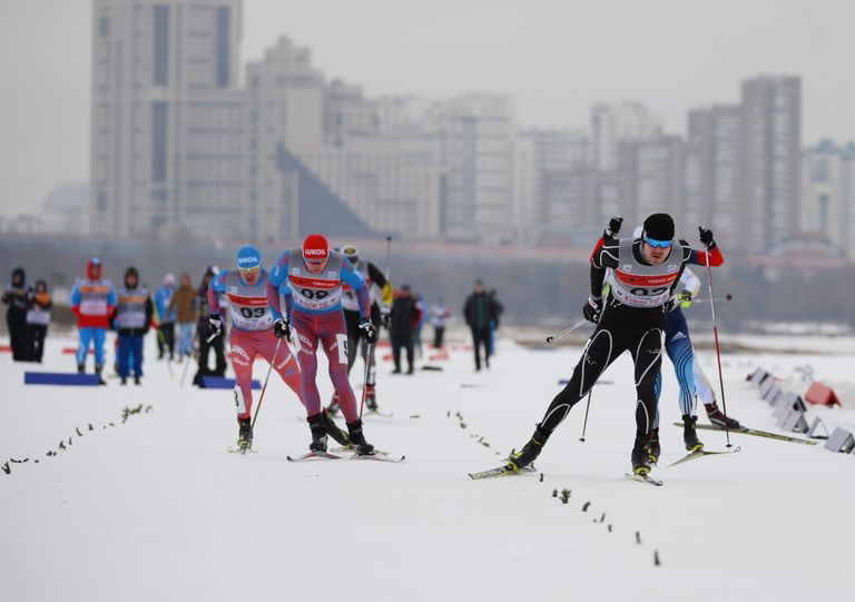 Михаил Девятьяров (справа)