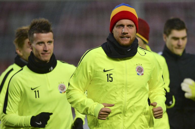Футболисты Спарты Лукаш Маречек (слева) и Радослав Ковач Футболисты Спарты Лукаш Маречек (слева) и Радослав Ковач