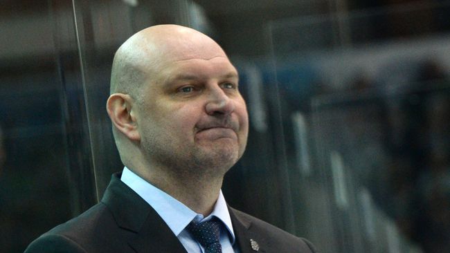 Главный тренер Адмирала Александр Андриевский Главный тренер Адмирала Александр Андриевский