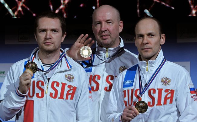 Российские спортсмены Антон Гурьянов, Владимир Исаков и Владимир Гончаров (слева направо) Российские спортсмены Антон Гурьянов, Владимир Исаков и Владимир Гончаров (слева направо)