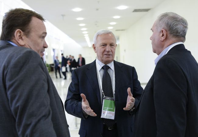 Вячеслав Колосков (в центре)
