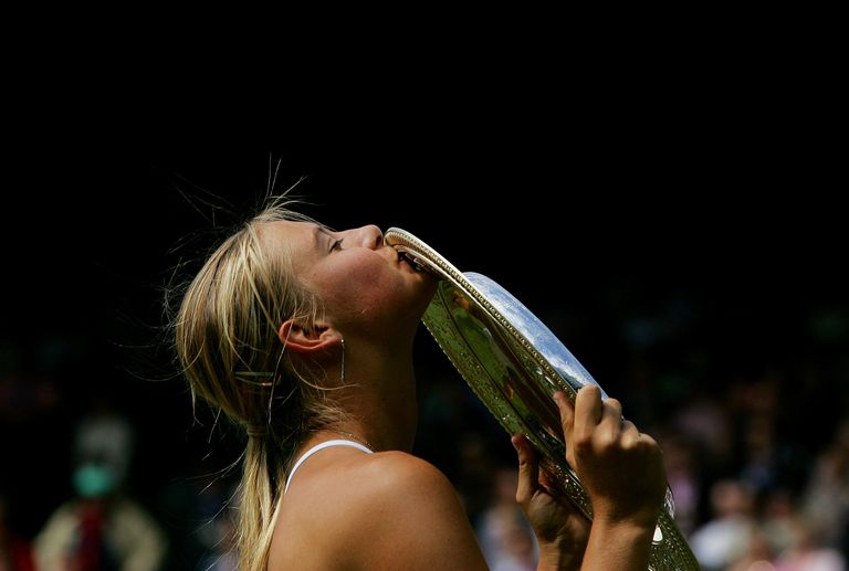 Мария Шарапова после победы на Уимблдоне-2004 Мария Шарапова после победы на Уимблдоне-2004