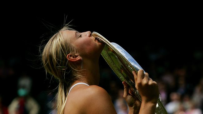 Мария Шарапова после победы на Уимблдоне-2004 Мария Шарапова после победы на Уимблдоне-2004