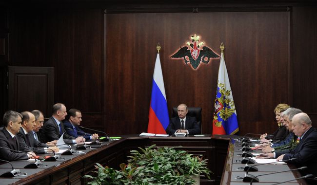 Владимир Путин (в центре) Владимир Путин (в центре)
