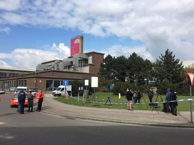 Оцепление у аэропорта в Брюсселе, где произошел взрыв Оцепление у аэропорта в Брюсселе, где произошел взрыв