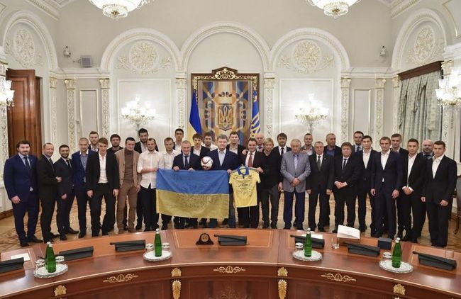Петр Порошенко на торжественной встрече с национальной сборной Украины по футболу Петр Порошенко на торжественной встрече с национальной сборной Украины по футболу