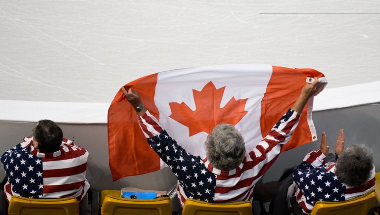 Болельщики на спортивной арене TD Garden в Бостоне, где проходит чемпионат мира по фигурному катанию 2016 Болельщики на спортивной арене TD Garden в Бостоне, где проходит чемпионат мира по фигурному катанию 2016