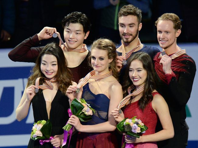Майя Шибутани и Алекс Шибутани, Габриэлла Пападакис и Гийом Сизерон, Мэдисон Чок и Эван Бейтc (слева направо) Майя Шибутани и Алекс Шибутани, Габриэлла Пападакис и Гийом Сизерон, Мэдисон Чок и Эван Бейтc (слева направо)