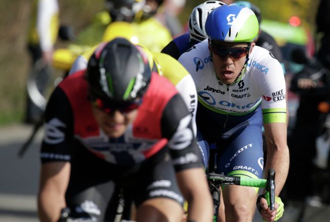 Австралийский велогонщик команды Orica GreenEDGE Мэттью Хэйман (справа)