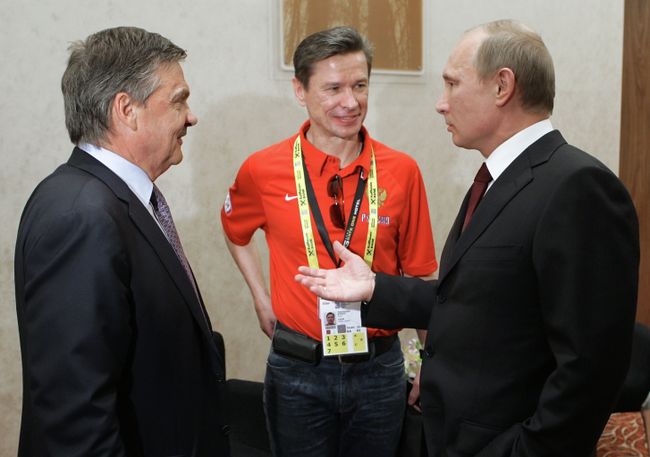 Владимир Путин, Вячеслав Быков и Рене Фазель (справа налево) Владимир Путин, Вячеслав Быков и Рене Фазель (справа налево)